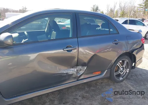 2010 Toyota Corolla S z USA, uszkodzony, nr VIN 2T1BU4EE2AC328813